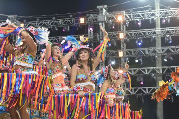 Carnaval 2022 - Desfile da Novo Império por Carlos Alberto Silva