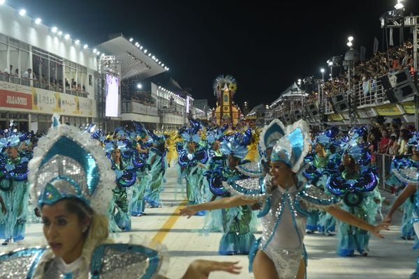 Carnaval 2022 - Desfile da Novo Império por Carlos Alberto Silva