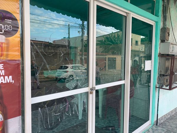 O protesto aconteceu após, Douglas Cosme ser morto ao levar uma facada durante uma briga