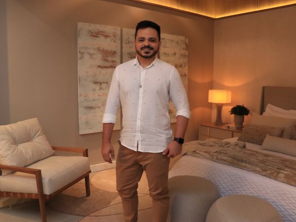 Para o designer de interiores Carmo Della Motta, a parceria com a Serra Design e a Simonetto Móveis também tem dado muito certo por Serra Design