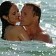 O ator Daniel Craig contracena com a atriz Eva Green durante o filme 'Casino Royale', o primeiro filme da franquia a contar com o ator no papel principal