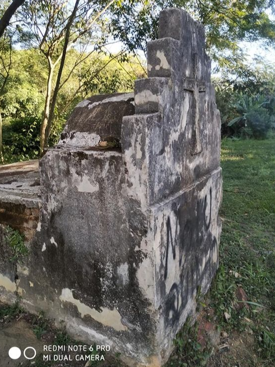 O local onde hoje estão as últimas sepulturas do antigo cemitério será utilizado no trecho da duplicação da BR 101 em Mimoso do Sul. Crédito: Maria Celeste Pascini/Internauta