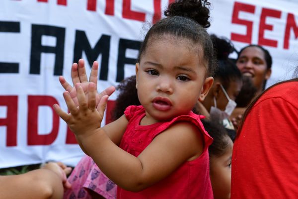 Famílias acampam na frente da Prefeitura de Vitória contra reintegração de posse e por moradias