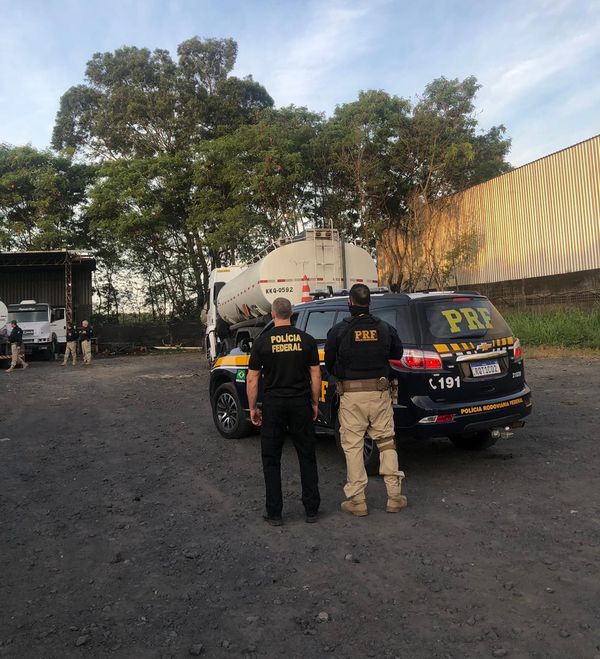 Operação da PF e PRF mira adulteração de combustíveis no ES por Polícia Federal
