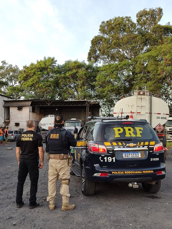 Operação da PF e PRF mira adulteração de combustíveis no ES por Polícia Federal