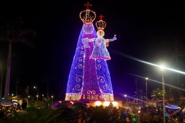 Santa Iluminada em Jacaraípe, na Serra por Edson Reis