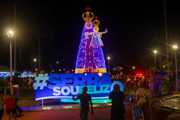 Santa Iluminada em Jacaraípe, na Serra por Edson Reis