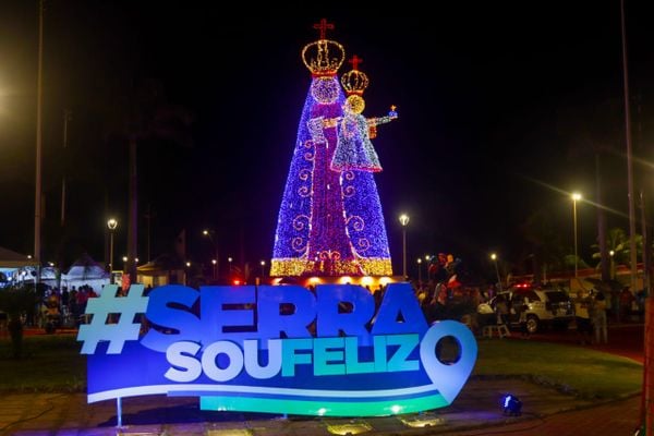 Santa Iluminada em Jacaraípe, na Serra por Edson Reis