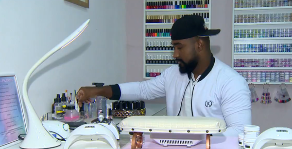 Thomaz Falcão era pugilista e virou designer de unhas