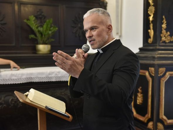 Capela do Convento da Penha é reaberta após obras de restauro por Ricardo Medeiros