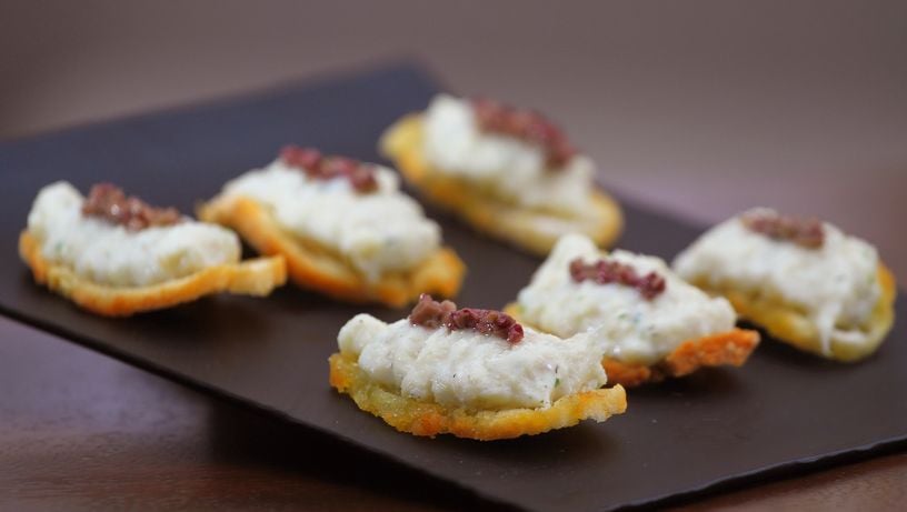 Brandada de bacalhau preparado pelos chefs Barbara Verzola e Pablo Pavon do restaurante Soeta 