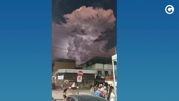 Relâmpagos foram registrados no início da noite em Barra de São Francisco por Gil Enivaldo