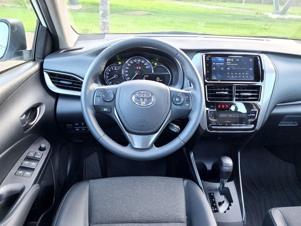 Versão intermediária XS é a mais procurada do compacto Yaris, que tenta alcançar os bons desempenhos de vendas dos médios da Toyota