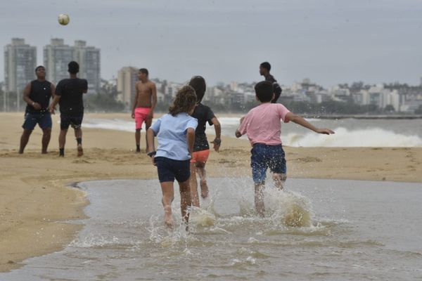 Frente fria chega e fecha o tempo no Espírito Santo com chuvas e ventos fortes por Ricardo Medeiros