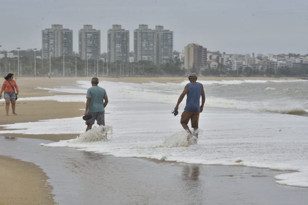 Frente fria chega e fecha o tempo no Espírito Santo com chuvas e ventos fortes por Ricardo Medeiros