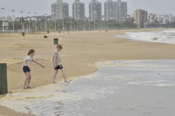 Frente fria chega e fecha o tempo no Espírito Santo com chuvas e ventos fortes por Ricardo Medeiros