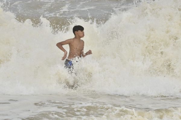 Frente fria chega e fecha o tempo no Espírito Santo com chuvas e ventos fortes por Ricardo Medeiros