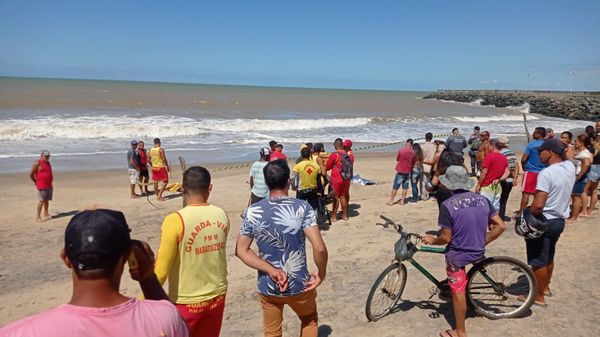 Os corpos apareceram boiando na praia nesta manhã. 
