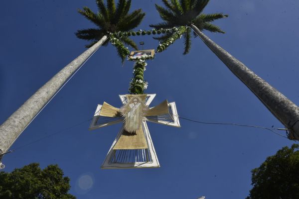 Terço gigante é erguido no Convento da Penha por Ricardo Medeiros