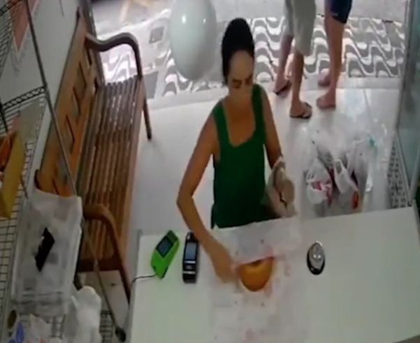 Capixaba faz autoatendimento em loja de bolos de Guarapari