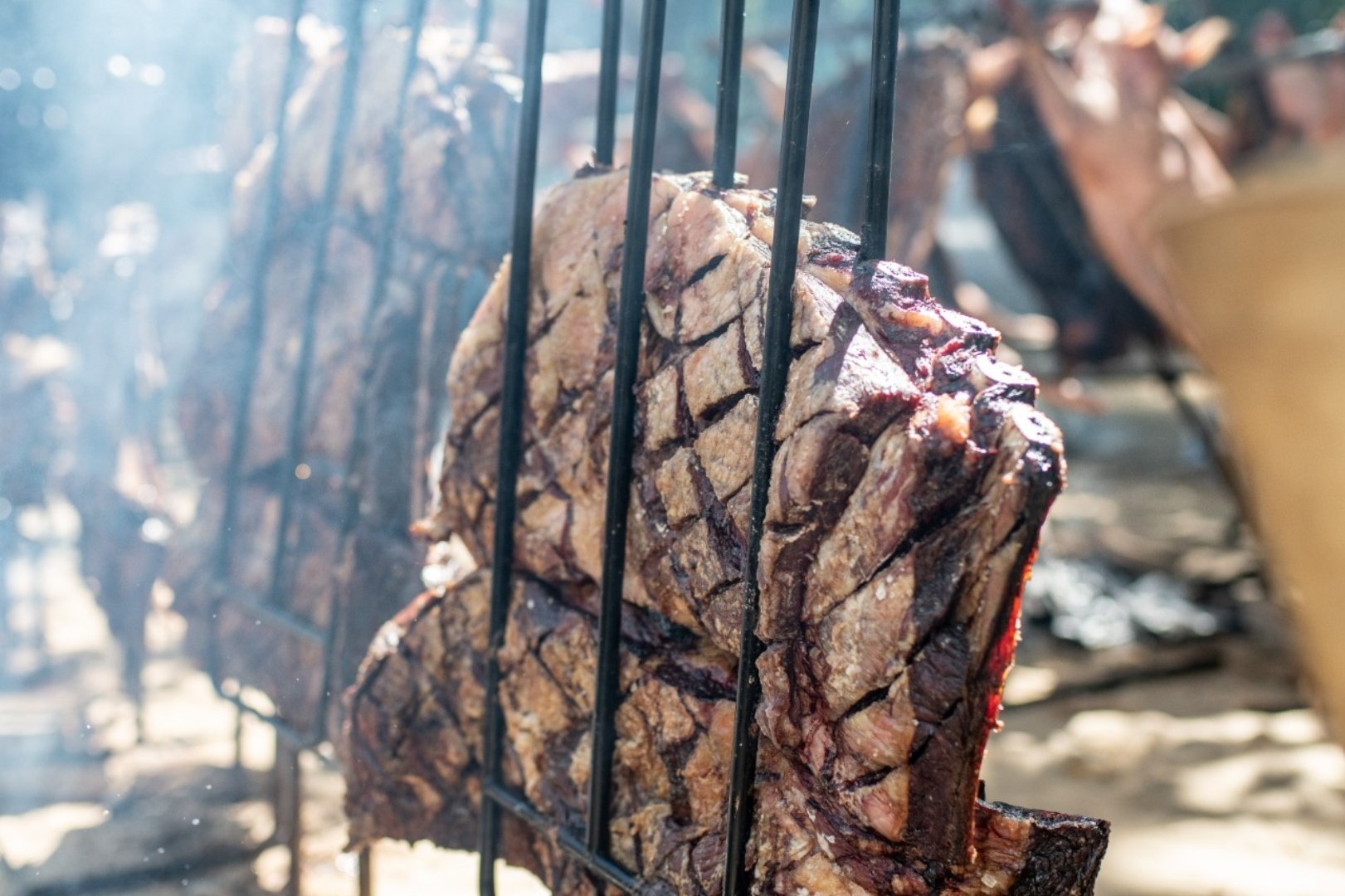 O evento, que trouxe seis toneladas de carne para a edição de 2024, se estende por mais três dias para os amantes de churrasco