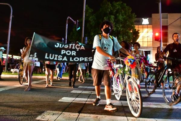 Ato em protesto pela morte de Luísa Lopes por Fernando Madeira