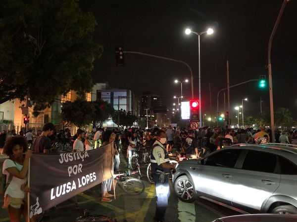 Ato em Vitória pede justiça após morte da modelo Luísa Lopes por Alberto Borém