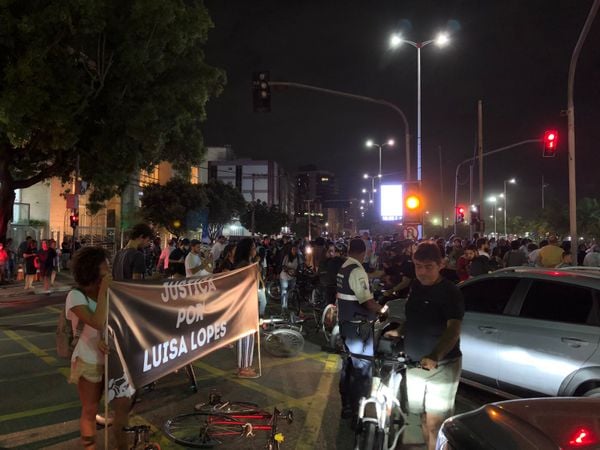 Ato em Vitória pede justiça após morte da modelo Luísa Lopes por Alberto Borém