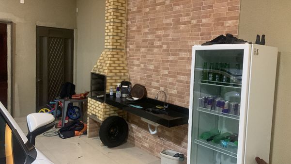 Casa também tinha área de churrasco por Divulgação/PF