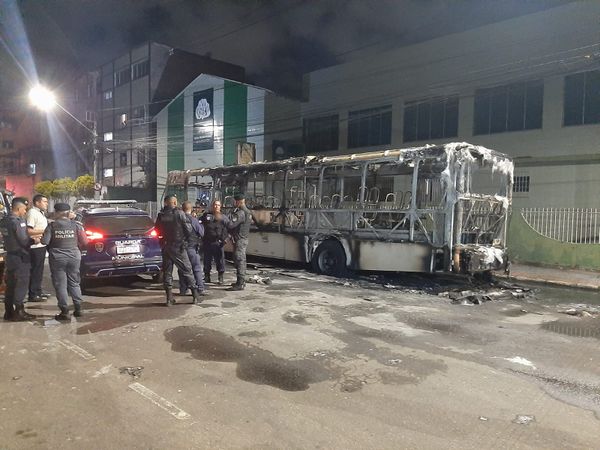 Ônibus foi incendiado em Divino Espírito Santo, Vila Velha