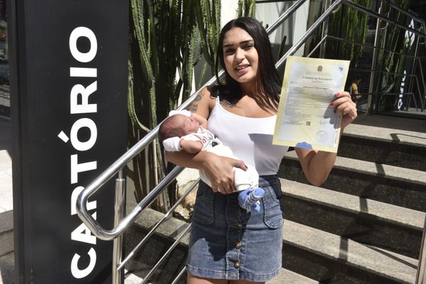 Kerolyne Izidoro da Silva, ela registrou o filho sem o nome do pai na certidão.