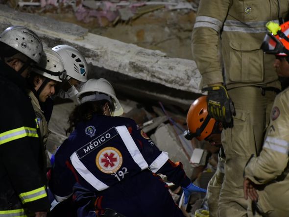 Militares do Corpo de Bombeiros se revezam em longo e complexo resgate em Vila Velha por Vitor Jubini