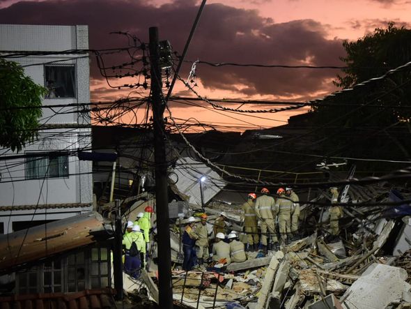 Militares do Corpo de Bombeiros se revezam em longo e complexo resgate em Vila Velha por Vitor Jubini