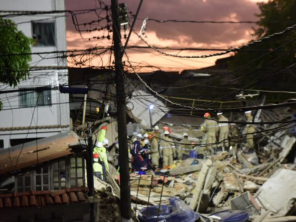Militares do Corpo de Bombeiros se revezam em longo e complexo resgate em Vila Velha por Vitor Jubini