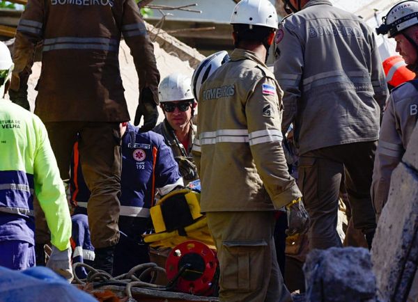 Segunda vítima de desabamento em Vila Velha é resgatada pelos bombeiros  por Vitor Jubini