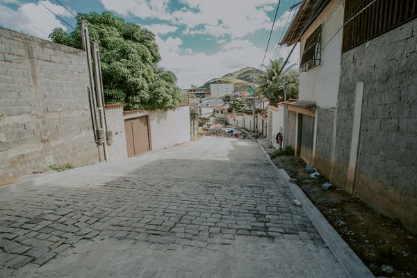 Até o momento, são mais de 30 ruas drenadas, pavimentadas, urbanizadas e entregues em toda a cidade por Adessandro Reis/Secom PMVV/Divulgação