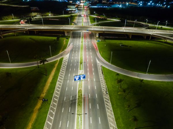 Prefeitura está trocando todo o parque de iluminação, substituindo lâmpadas de vapor de sódio por LED por Everton Thiago/Secom PMVV/Divulgação