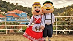 A família Fritz e Frida da Festa Pomerana de Santa Maria de Jetibá.