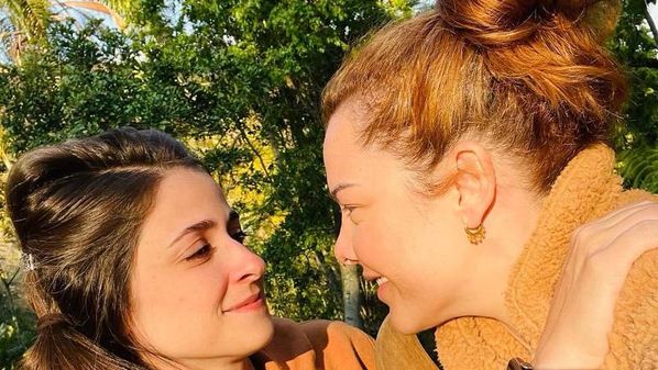 Atriz fez publicação de aniversário nas redes sociais com foto ao lado de Eduarda Porto