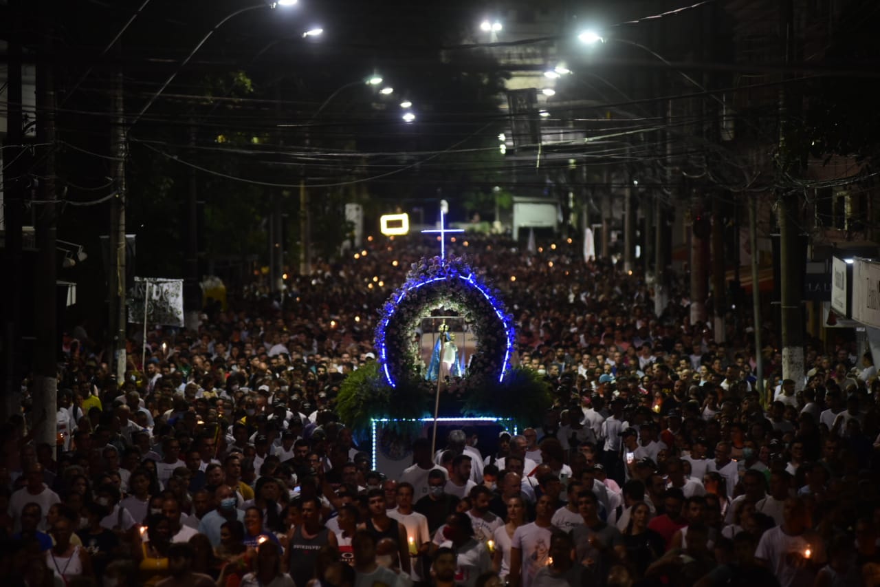 Romaria dos Homens reúne milhares de devotos nas ruas de Vitória