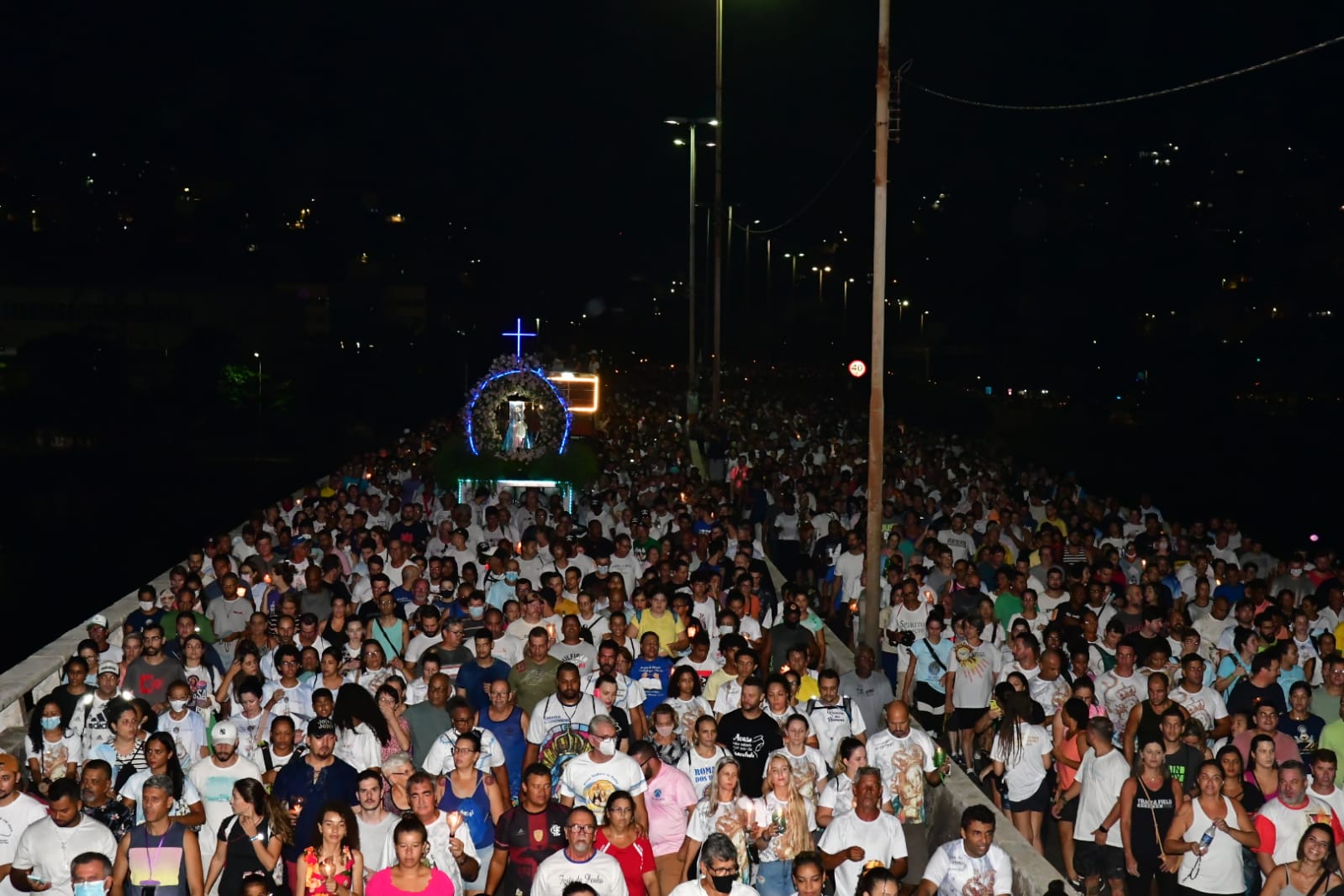 Romaria dos Homens reúne milhares de devotos que atravessam a Segunda Ponte