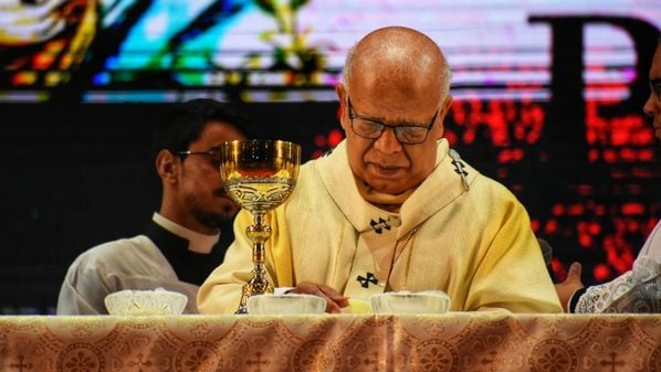 Dom Dario chegou portando uma mensagem de Paz e de Bem, como franciscano fiel que é. Sua primeira ação litúrgica e pastoral foi pisar no chão da história da Arquidiocese de Vitória