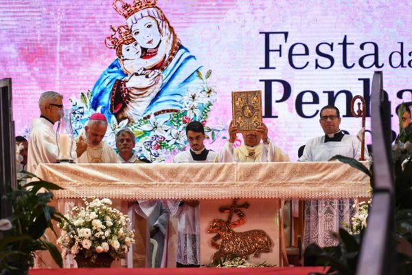 Milhares de fiéis acompanham encerramento da Festa da Penha 2022