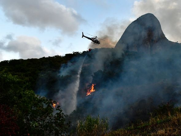 Incêndio atinge área do Parque Pedra dos Dois Olhos, em Vitória por Fernando Madeira