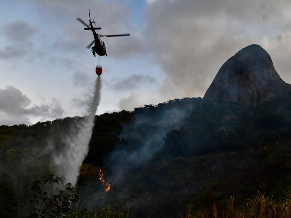 Incêndio atinge área do Parque Pedra dos Dois Olhos, em Vitória por Fernando Madeira