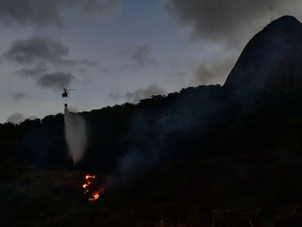 Incêndio atinge área do Parque Pedra dos Dois Olhos, em Vitória por Fernando Madeira