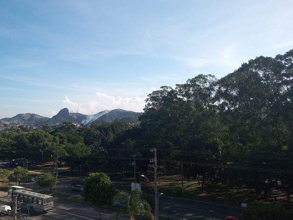 Incêndio é visto na região da Pedra dos Dois Olhos por Leitor | A Gazeta