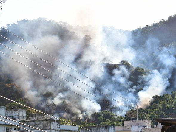 Incêndio é visto na região da Pedra dos Dois Olhos por Fernando Madeira