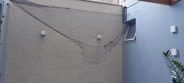 Queda foi amortecida por uma rede de proteção.