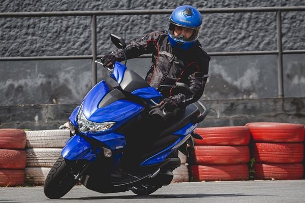 Nova scooter Yamaha Fluo ABS reduz o estresse ao pilotar e oferece boa dose de conforto e segurança